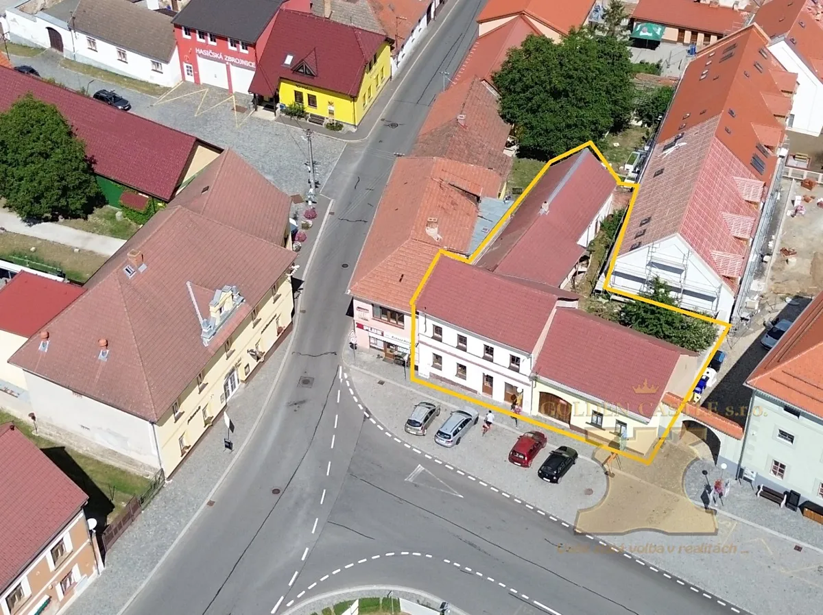 Prodej rodinného domu 350 m², pozemek 749 m²
